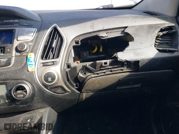 2013 Hyundai Tucson GLS with VIN KM8JU3AC0DU572232, listed as a IAAI auction lot 41724332 with 232,661 mi miles. Bid and sale history available at carsss.com. Image 6.
