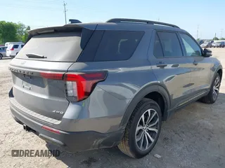 2025 Ford Explorer ST-Line with VIN 1FMUK8KH3SGB31507, listed as a IAAI auction lot 41984702 with 5,721 mi miles. Bid and sale history available at carsss.com. Image 4.