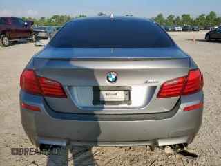 2013 BMW M5 z VIN WBSFV9C50DC772924, wystawiony jako Copart lot #59522805 z przebiegiem Nie podano mil oraz Szkody całkowita. Historia ofert i sprzedaży dostępna na DreamBid. Obrazek 6.