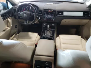 2012 Volkswagen Touareg Sport с VIN WVGEK9BP6CD009633, выставлен на аукционе Copart как лот 85475414 с пробегом 139 872 миль миль и Списание • Salvage title. История ставок и продаж доступна на DreamBid. Изображение 8.