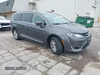 2018 Chrysler Pacifica Touring L Plus z VIN 2C4RC1EG9JR127976, wystawiony jako IAAI lot #42178877 z przebiegiem Nie podano mil oraz . Historia ofert i sprzedaży dostępna na DreamBid. Obrazek 1.