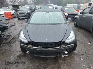 2020 Tesla Model 3 Long Range z VIN 5YJ3E1EBXLF770064, wystawiony jako IAAI lot #41424909 z przebiegiem 96 972 mil mil oraz . Historia ofert i sprzedaży dostępna na DreamBid. Obrazek 13.