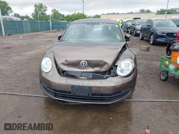 2012 Volkswagen Beetle 2.5L PZEV with VIN 3VWJP7AT2CM638265, listed as a IAAI auction lot 42512449 with 137,129 mi miles and . Bid and sale history available at DreamBid. Image 6.
