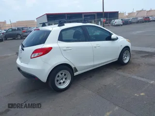 2014 Mazda 2 Sport z VIN JM1DE1KY9E0181733, wystawiony jako IAAI lot #41907658 z przebiegiem 143 301 mil mil oraz . Historia ofert i sprzedaży dostępna na DreamBid. Obrazek 4.