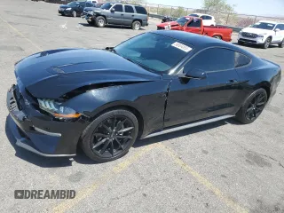 2018 Ford Mustang EcoBoost z VIN 1FA6P8TH2J5108782, wystawiony jako Copart lot #58004855 z przebiegiem 45 127 mil mil oraz Szkoda całkowita • Salvage title. Historia ofert i sprzedaży dostępna na DreamBid. Obrazek 1.