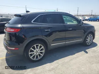 2019 Lincoln MKC Reserve with VIN 5LMCJ3C92KUL30300, listed as a Copart auction lot 61103295 with 42,680 mi miles and Salvage title. Bid and sale history available at DreamBid. Image 3.