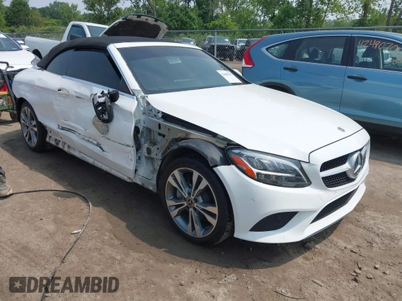 2019 Mercedes-Benz C 300 z VIN WDDWK8EB3KF783527, wystawiony jako IAAI lot #42486292 z przebiegiem 94 889 mil mil oraz . Historia ofert i sprzedaży dostępna na DreamBid. Obrazek 1.