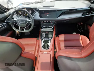 2023 Audi e-tron GT Premium Plus z VIN WAUCJBFWXP7008476, wystawiony jako Copart lot #51587884 z przebiegiem 2421 mil mil oraz . Historia ofert i sprzedaży dostępna na DreamBid. Obrazek 8.