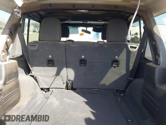 2021 Jeep Wrangler Unlimited Sahara Altitude z VIN 1C4HJXEN9MW645794, wystawiony jako IAAI lot #41807183 z przebiegiem 84 043 mil mil oraz . Historia ofert i sprzedaży dostępna na DreamBid. Obrazek 18.
