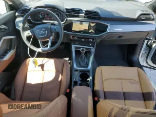 2025 Audi Q3 S line Premium Plus z VIN WA1EECF31S1040573, wystawiony jako Copart lot #50546365 z przebiegiem 159 mil mil oraz Szkody całkowita. Historia ofert i sprzedaży dostępna na DreamBid. Obrazek 8.