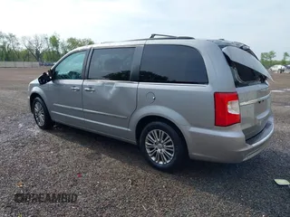 2014 Chrysler Town & Country Touring L z VIN 2C4RC1CG7ER201727, wystawiony jako IAAI lot #42163525 z przebiegiem 160 304 mil mil oraz . Historia ofert i sprzedaży dostępna na DreamBid. Obrazek 3.