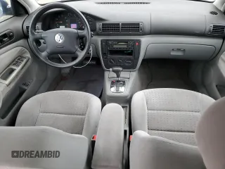 2001 Volkswagen Passat z VIN WVWAC63BX1P015545, wystawiony jako Copart lot #82040074 z przebiegiem 125 640 mil mil oraz Czysty tytuł • Clean title. Historia ofert i sprzedaży dostępna na DreamBid. Obrazek 8.