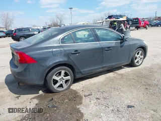 2013 Volvo S60 T5 Premier with VIN YV1612FS9D2203517, listed as a IAAI auction lot 42024260 with 145,972 mi miles. Bid and sale history available at carsss.com. Image 4.