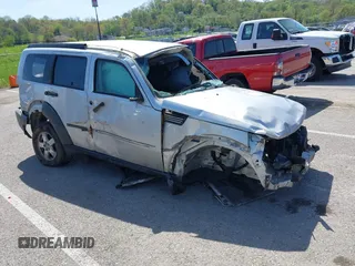 2008 Dodge Nitro SXT z VIN 1D8GT28KX8W157634, wystawiony jako IAAI lot #42057238 z przebiegiem 242 000 mil mil oraz . Historia ofert i sprzedaży dostępna na DreamBid. Obrazek 1.