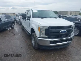 2017 Ford Super Duty F-250 SRW Lariat with VIN 1FT7W2B62HEF11136, listed as a IAAI auction lot 41892510 with 166,165 mi miles. Bid and sale history available at carsss.com. Image 1.