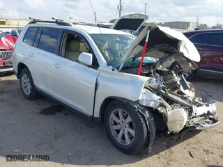 2011 Toyota Highlander with VIN 5TDZK3EH9BS046931, listed as a IAAI auction lot 41505790 with 1 mi miles. Bid and sale history available at carsss.com. Image 1.