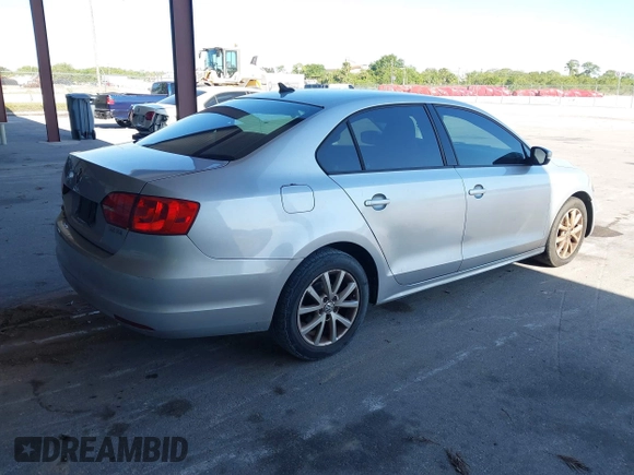 2012 Volkswagen Jetta Sedan SE w/Convenience with VIN 3VWDX7AJ6CM108473, listed as a IAAI auction lot 42035336 with 175,085 mi miles. Bid and sale history available at carsss.com. Image 4.