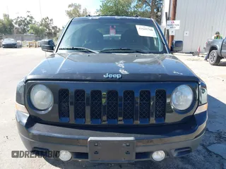 2013 Jeep Patriot Latitude with VIN 1C4NJPFA5DD230031, listed as a IAAI auction lot 41641768 with 153,910 mi miles. Bid and sale history available at carsss.com. Image 12.