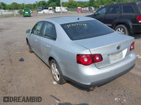 2008 Volkswagen Jetta S z VIN 3VWHM71K28M170401, wystawiony jako IAAI lot #42467678 z przebiegiem 181 028 mil mil oraz . Historia ofert i sprzedaży dostępna na DreamBid. Obrazek 3.