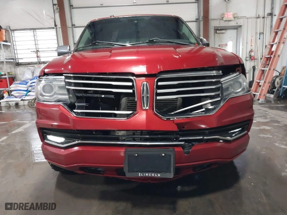 2015 Lincoln Navigator with VIN 5LMJJ2JT5FEJ11296, listed as a IAAI auction lot 41233028 with 189,509 mi miles. Bid and sale history available at carsss.com. Image 13.