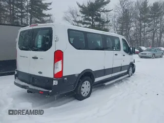 2019 Ford Transit Passenger XL z VIN 1FBZX2ZM4KKB53934, wystawiony jako IAAI lot #41260226 z przebiegiem 153 409 mil mil oraz . Historia ofert i sprzedaży dostępna na DreamBid. Obrazek 4.