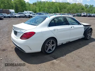 2016 Mercedes-Benz C 300 Luxury z VIN 55SWF4KB8GU155114, wystawiony jako IAAI lot #42186742 z przebiegiem 53 668 mil mil oraz . Historia ofert i sprzedaży dostępna na DreamBid. Obrazek 4.