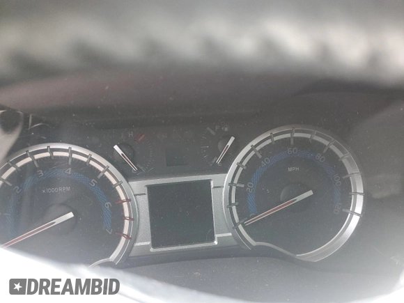 2018 Toyota 4Runner SR5 z VIN JTEBU5JR1J5531022, wystawiony jako Copart lot #57049625 z przebiegiem Nie podano mil oraz Szkoda całkowita • Salvage title. Historia ofert i sprzedaży dostępna na DreamBid. Obrazek 9.