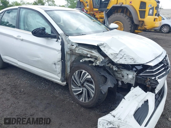 2020 Volkswagen Jetta SEL with VIN 3VWEB7BU9LM013708, listed as a IAAI auction lot 42310338 with 43,259 mi miles and . Bid and sale history available at DreamBid. Image 6.