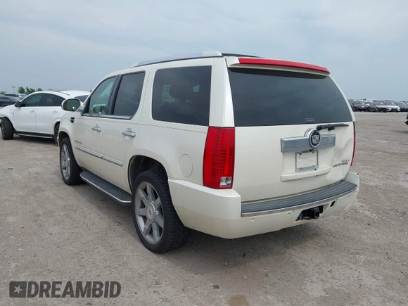 2008 Cadillac Escalade z VIN 1GYFK63838R213504, wystawiony jako IAAI lot #42074133 z przebiegiem 123 986 mil mil oraz . Historia ofert i sprzedaży dostępna na DreamBid. Obrazek 3.