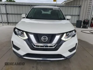 2020 Nissan Rogue S z VIN JN8AT2MT5LW039801, wystawiony jako Copart lot #60525875 z przebiegiem 92 095 mil mil oraz Czysty tytuł • Clean title. Historia ofert i sprzedaży dostępna na DreamBid. Obrazek 5.