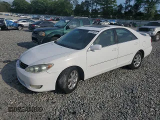 2006 Toyota Camry LE z VIN 4T1BF30K46U630403, wystawiony jako Copart lot #52569815 z przebiegiem 117 667 mil mil oraz Szkoda całkowita • Salvage title. Historia ofert i sprzedaży dostępna na DreamBid. Obrazek 1.