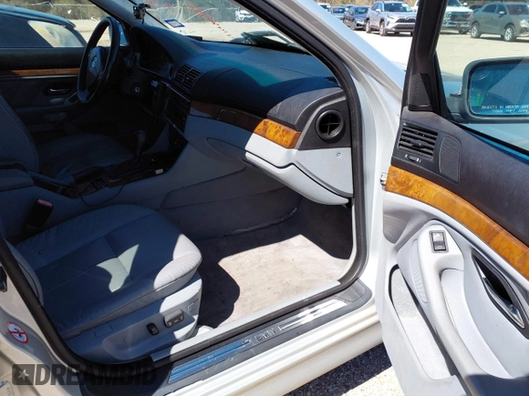 2001 BMW 5 Series 540iA with VIN WBADN63401GM71687, listed as a IAAI auction lot 41484756 with 1 mi miles. Bid and sale history available at carsss.com. Image 5.