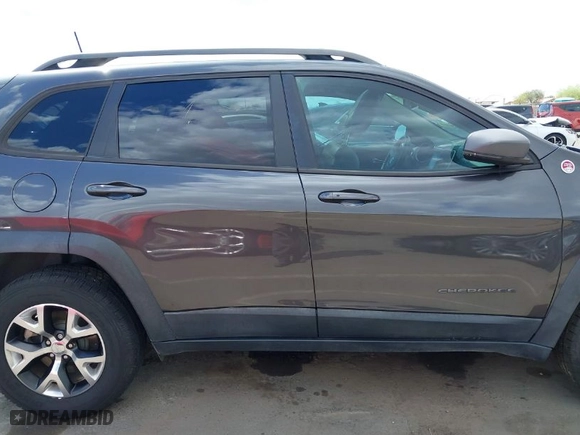 2017 Jeep Cherokee Trailhawk with VIN 1C4PJMBS6HW597794, listed as a IAAI auction lot 41750977 with 47,313 mi miles. Bid and sale history available at carsss.com. Image 14.