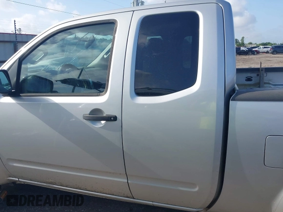 2015 Nissan Frontier S z VIN 1N6BD0CT7FN716390, wystawiony jako IAAI lot #42519222 z przebiegiem 175 588 mil mil oraz . Historia ofert i sprzedaży dostępna na DreamBid. Obrazek 14.