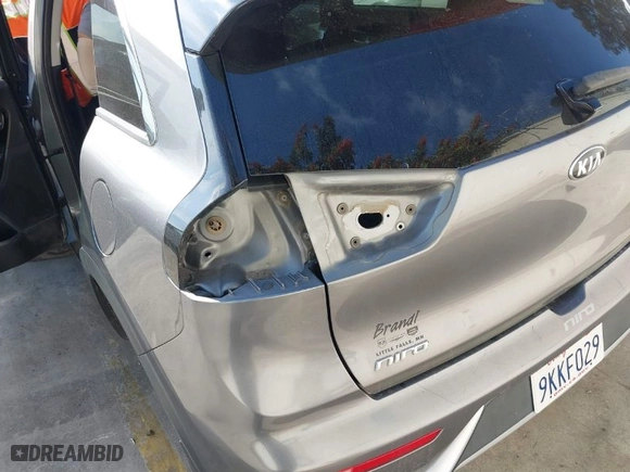 2017 Kia Niro EX with VIN KNDCC3LC6H5089910, listed as a IAAI auction lot 41408878 with 147,930 mi miles. Bid and sale history available at carsss.com. Image 22.