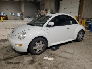 2000 Volkswagen Beetle GLX with VIN 3VWDD21C2YM483734, listed as a Copart auction lot 82089724 with 101,803 mi miles and Salvage title. Bid and sale history available at DreamBid. Image 1.
