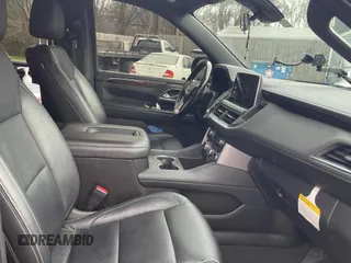 2022 GMC Yukon XL SLE with VIN 1GKS2FKD2NR318652, listed as a Copart auction lot 44574715 with 137,939 mi miles and Clean Title. Bid and sale history available at DreamBid. Image 5.