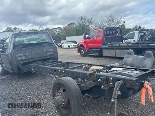 2020 Ford F-550 XL with VIN 1FDUF5HT8LEC37754, listed as a Copart auction lot 46058445 with 69,939 mi miles and Salvage Title. Bid and sale history available at carsss.com. Image 3.