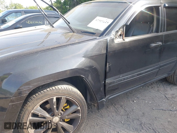 2005 Jeep Grand Cherokee Laredo z VIN 1J4GR48K65C725099, wystawiony jako IAAI lot #42509223 z przebiegiem 249 216 mil mil oraz . Historia ofert i sprzedaży dostępna na DreamBid. Obrazek 6.