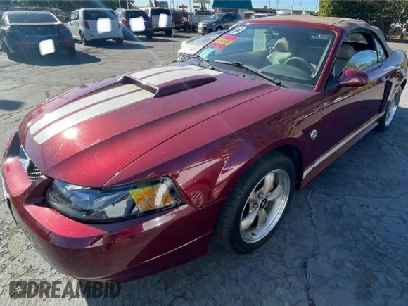2004 Ford Mustang GT Deluxe z VIN 1FAFP45XX4F150757, wystawiony jako Copart lot #51550375 z przebiegiem 43 827 mil mil oraz Tytuł czysty. Historia ofert i sprzedaży dostępna na DreamBid. Obrazek 2.