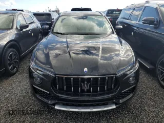 2021 Maserati Levante GranLusso with VIN ZN661XUL9MX372940, listed as a Copart auction lot 74105444 with 0 mi miles and Salvage Title. Bid and sale history available at carsss.com. Image 5.