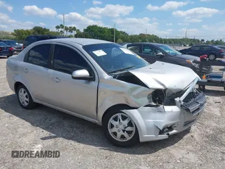 2008 Chevrolet Aveo LS z VIN KL1TD56688B016691, wystawiony jako IAAI lot #41975466 z przebiegiem 202 676 mil mil oraz . Historia ofert i sprzedaży dostępna na DreamBid. Obrazek 1.