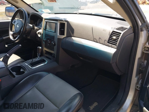 2010 Jeep Grand Cherokee Laredo with VIN 1J4PR4GKXAC141526, listed as a IAAI auction lot 41997559 with 0 mi miles. Bid and sale history available at carsss.com. Image 5.