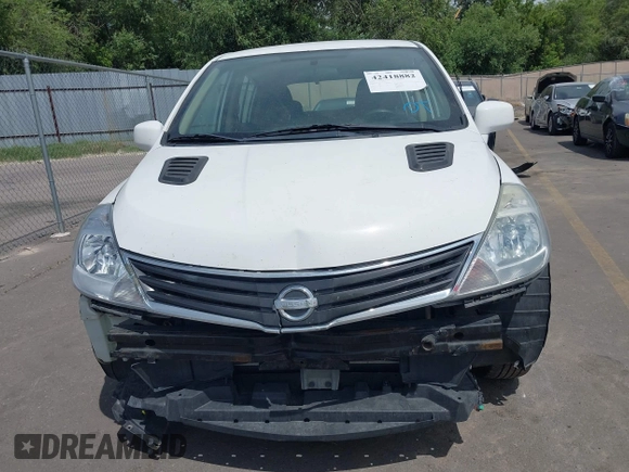 2010 Nissan Versa S z VIN 3N1BC1CP7AL457734, wystawiony jako IAAI lot #42418882 z przebiegiem 194 207 mil mil oraz . Historia ofert i sprzedaży dostępna na DreamBid. Obrazek 12.