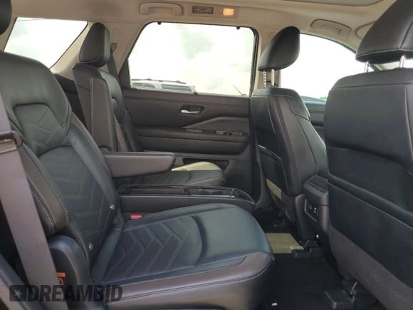2024 Nissan Pathfinder Platinum z VIN 5N1DR3DK8RC212561, wystawiony jako Copart lot #54729585 z przebiegiem 46 647 mil mil oraz Czysty tytuł • Clean title. Historia ofert i sprzedaży dostępna na DreamBid. Obrazek 11.