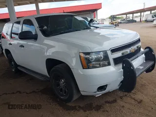 2008 Chevrolet Tahoe Police z VIN 1GNEC03028R158542, wystawiony jako IAAI lot #42194552 z przebiegiem 225 545 mil mil oraz . Historia ofert i sprzedaży dostępna na DreamBid. Obrazek 1.