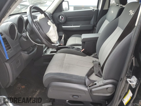 2007 Dodge Nitro R/T z VIN 1D8GT58697W677391, wystawiony jako Copart lot #46142865 z przebiegiem 193 050 mil mil oraz Szkoda całkowita • Salvage title. Historia ofert i sprzedaży dostępna na DreamBid. Obrazek 7.