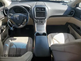 2016 Lincoln MKX Reserve with VIN 2LMTJ8LPXGBL38015, listed as a Copart auction lot 60981375 with 101,589 mi miles and Salvage title. Bid and sale history available at DreamBid. Image 8.