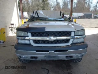2005 Chevrolet Silverado 1500HD LT z VIN 1GCGK13U25F921945, wystawiony jako IAAI lot #41688949 z przebiegiem 250 734 mil mil oraz . Historia ofert i sprzedaży dostępna na DreamBid. Obrazek 11.