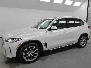 2024 BMW X5 xDrive40i z VIN 5UX23EU01R9T52728, wystawiony jako Copart lot #49401515 z przebiegiem 512 mil mil oraz Tytuł czysty. Historia ofert i sprzedaży dostępna na DreamBid. Obrazek 1.